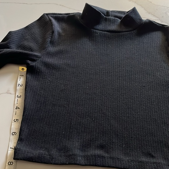 Altar'd State Turtle Neck Crop Black Top. Long Sleeves. XS very good condition - Picture 5 of 8